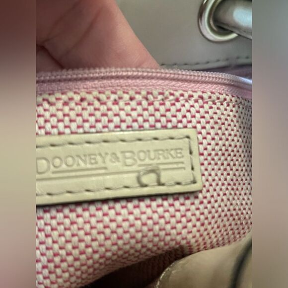 Dooney&Bourke Vintage rare collectible bag, bucket drawstring, ivory gold tone - Picture 11 of 16